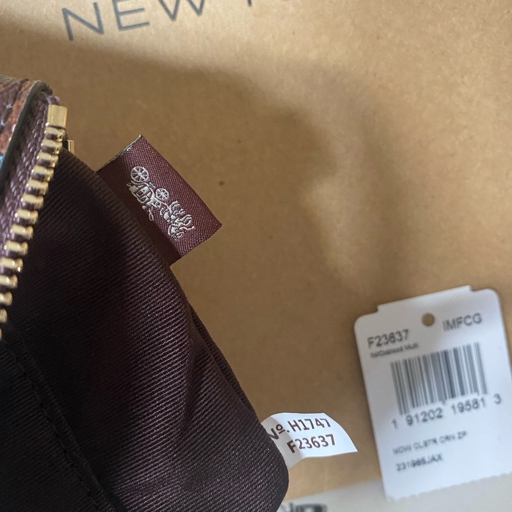NWT- Authentic Coach Floral Canvas Wristlet - Picture 5 of 7